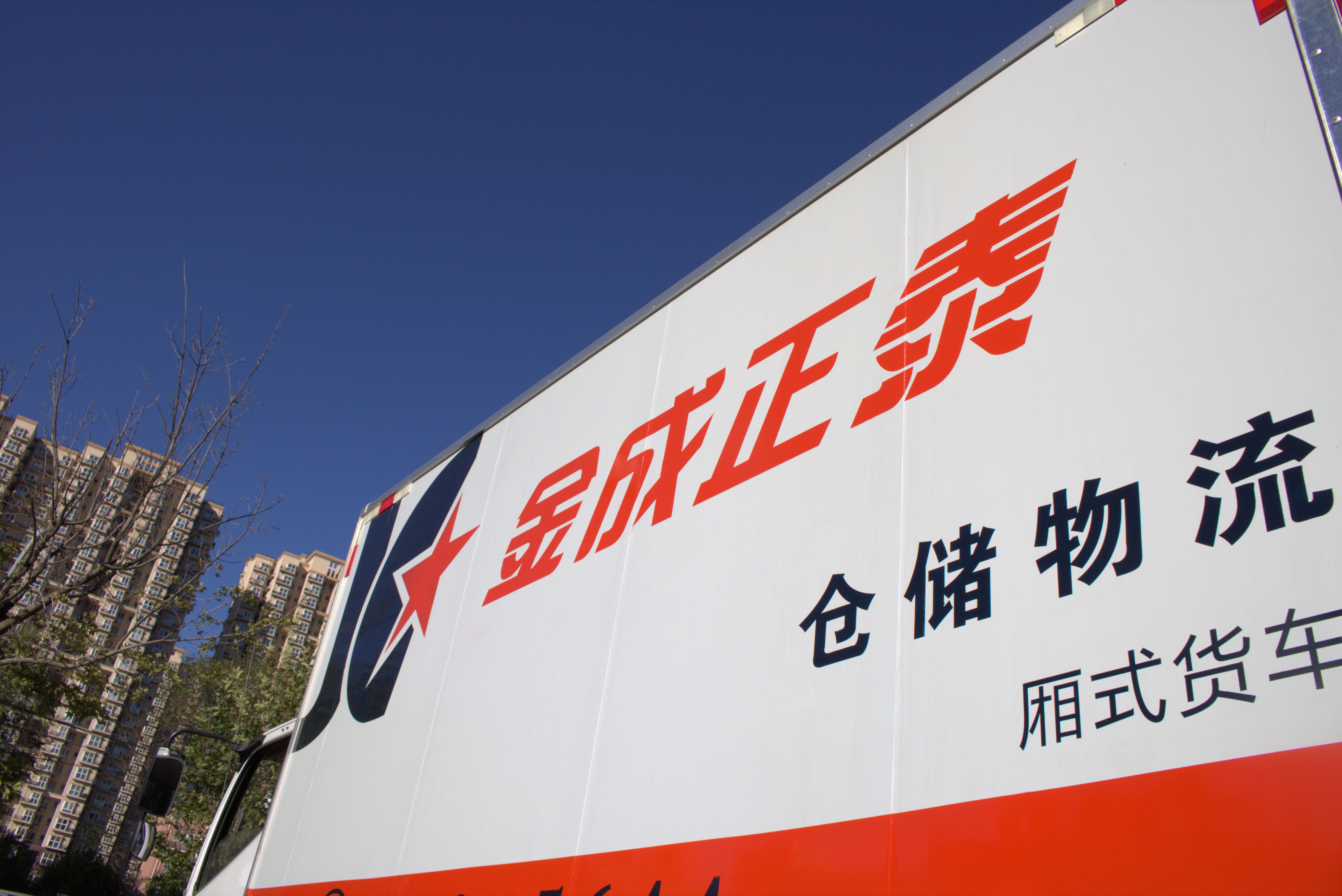 一輛新能源車一年可以省5萬元，每年節省的成本在800萬元